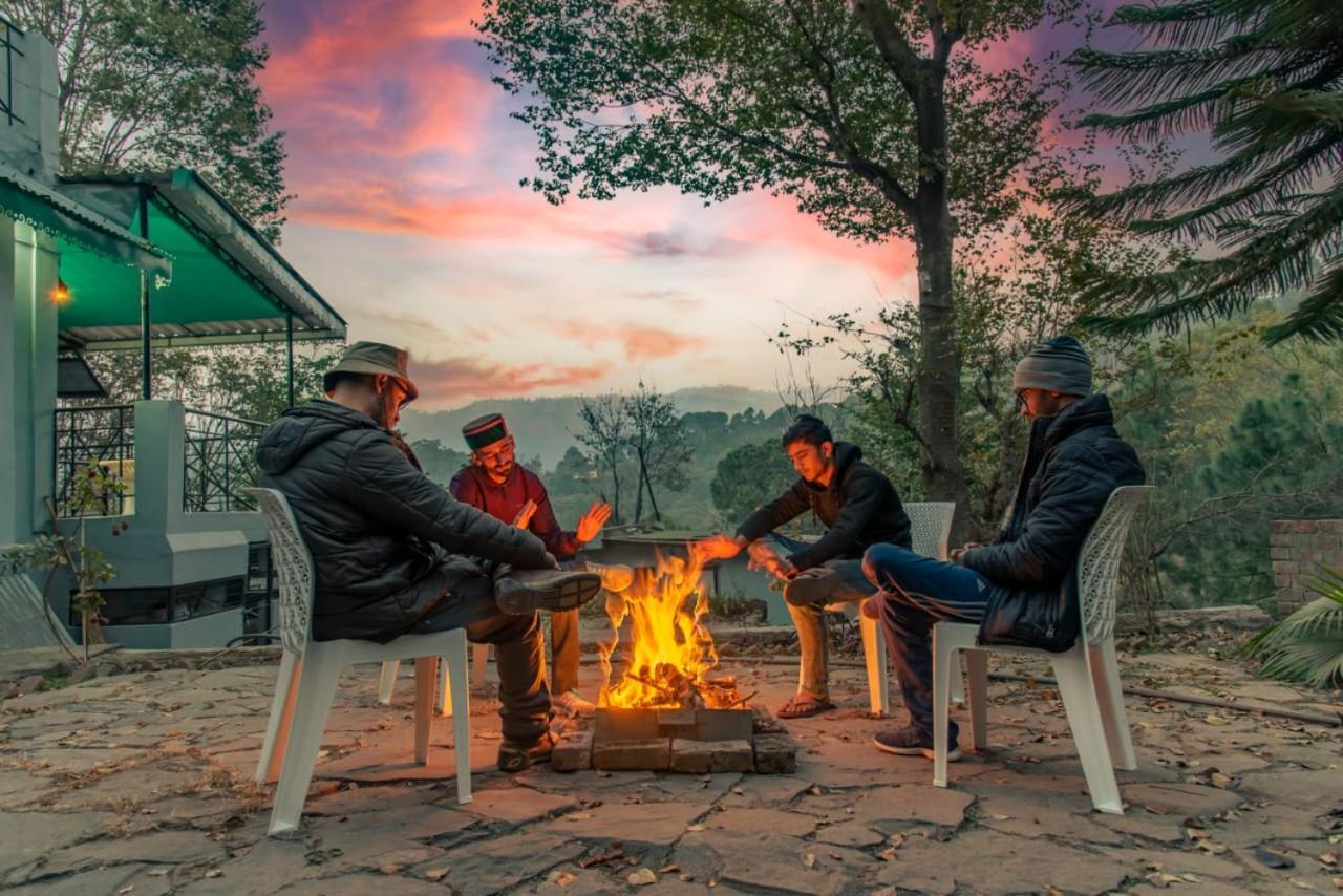 Mountain Mist Inn I Serviced Apt I Open Air Lawn & Rooftop I Bonfire I By Exotic Stays Kasauli Εξωτερικό φωτογραφία